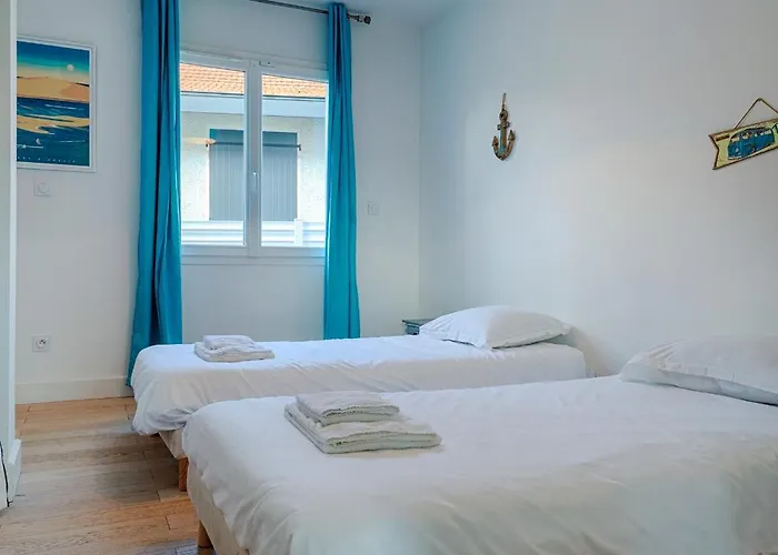 Les Embruns D - Avec Piscine Chauffee فيلة